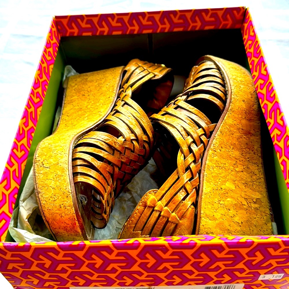 Tory Burch, Women's Brown Woven Sandals size 8 good condition - Picture 11 of 12